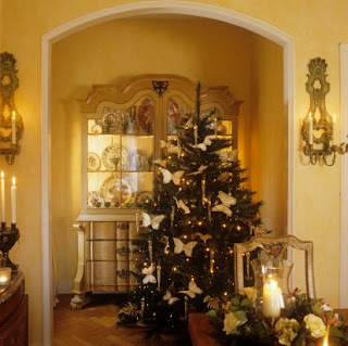 Christmas porch garland decorations wreaths outdoor lights light railing decorate ribbon garlands decoration bows holidays classic outdoors ways joyful fabulous bonjour! welcome to le blog of tres fabu event planning and design